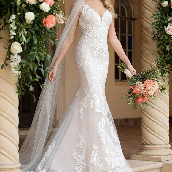 Bridal Wedding Gown Fit and Flare - Picture 1 of 8